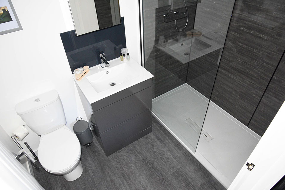 En Suite Bathroom at Luxury Apartment Skye in Portree with sea views and private parking